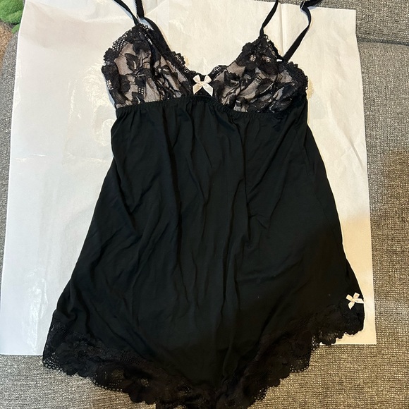 Adorable Lingerie by Victoria Secret! - Picture 4 of 6